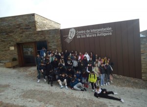 Alumnos de educación secundaria visitan los fósiles de Monsagro.